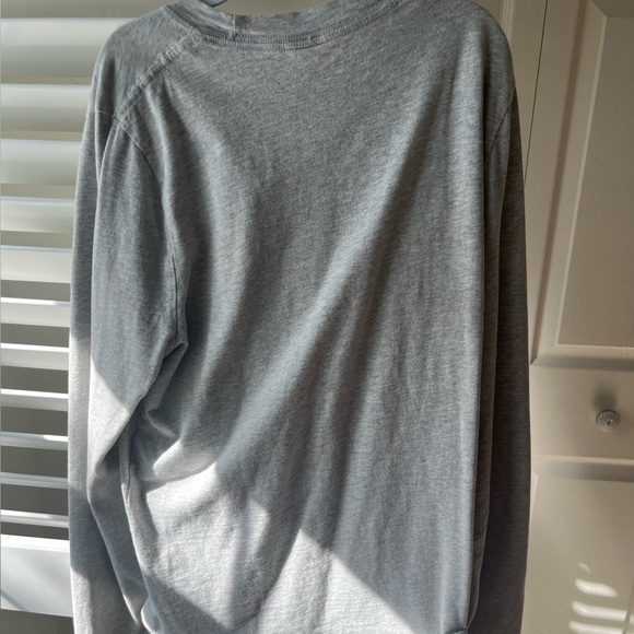 grey hollister long sleeve - Picture 3 of 3